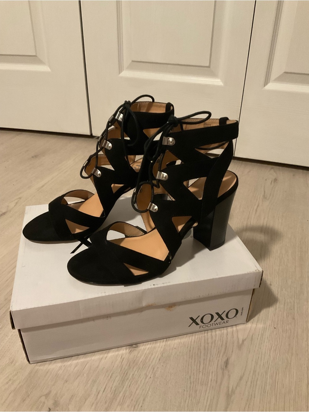 XOXO Barnie Black Lace-Up Cutout Block Heel Sandals - Size 9 New - Picture 6 of 8